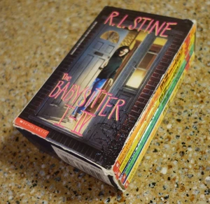 R.L. Stine - The Babysitter I- IV Gift Set Vintage YA Paperback Horror Fiction - Foto 1 di 17