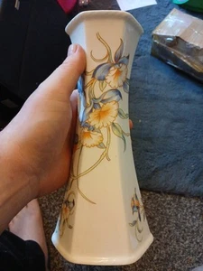 Bone China Decrotive Vase - Picture 1 of 7