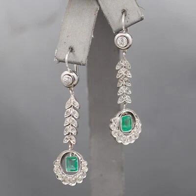 Fantásticos aretes colgantes largos Art Deco de diamantes y esmeraldas en oro blanco de 14 k Foto 1 de 4