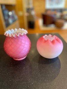 MT WASHINGTON PAIR OF 2 SATIN GLASS 1 DIAMOND QUILTED & 1 PINK RUFFLED BOWL VASE - Picture 1 of 10