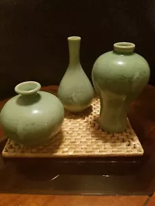SET OF 3 CELADON CRANE GREEN GLAZED CERAMIC KOREAN VASES SIGNED! IN ORIGINAL BOX - Picture 1 of 12