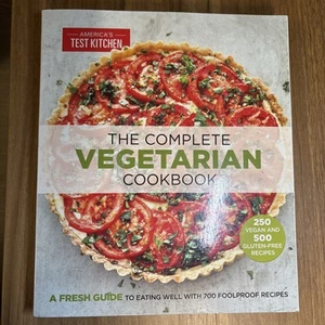 Complete Vegetarian Cookbook : A Fresh Guide to Eating Well with 700... - Foto 1 di 16