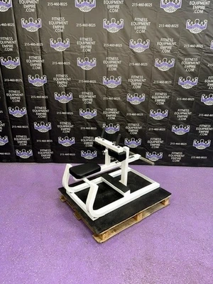 Maxicam OG Seated Calf Raise w / Double Loading Horns - Image 1 of 4