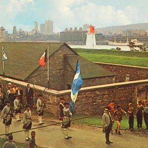 MUSEO MILITAR DE MONTREAL, POSTAL DE CANADÁ  - Imagen 1 de 3