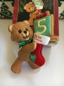 Child’s Fifth Christmas 97 Hallmark Keepsake Ornament New In Box - Imagen 1 de 9