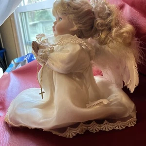 Vintage Porzellan betende Puppe Engel kniend blond Mädchen blaue Augen weißes Kleid. - Bild 1 von 10