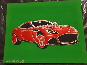 ASTON MARTIN AUTO CON PARETE TELA IMMAGINE SENZA CORNICE - Foto 1 di 8