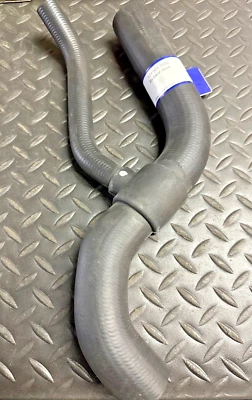 Manguera inferior radiador piezas URO - 124-501-35-82 - para Mercedes-Benz 300D y 300TD Foto 1 de 4