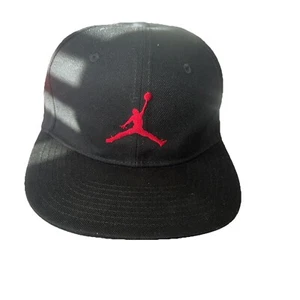 Michael Jordan Jumpman Baseballmütze Kappe Jugendgröße Druckknopflasche schwarz und rot - Bild 1 von 4