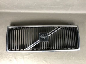 1986-1993 Genuine Volvo 240 Series Radiator Grille Assembly 613 - Picture 1 of 11