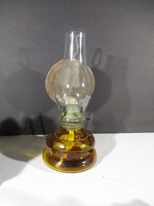 DE COLECCIÓN LÁMPARA DE ACEITE ÁMBAR CHIMENEA TRANSPARENTE SOPORTE DE PARED Y REFLECTOR 7 1/2 ALTO 3.5 BASE - Imagen 1 de 5