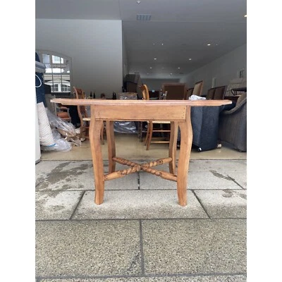 Mesa de jantar redonda de madeira country francesa - Imagem 1 de 4