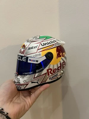 Sergio Perez Mini Helmet 1/2 Japanese Gp 2022 with original box and chin spoiler - Immagine 1 di 4
