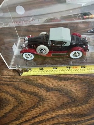1930 PACKARD BOATTAIL SPEEDSTER Black & Gary 1/32 CAR BY SIGNATURE MODELS 32315 - Image 1 of 4