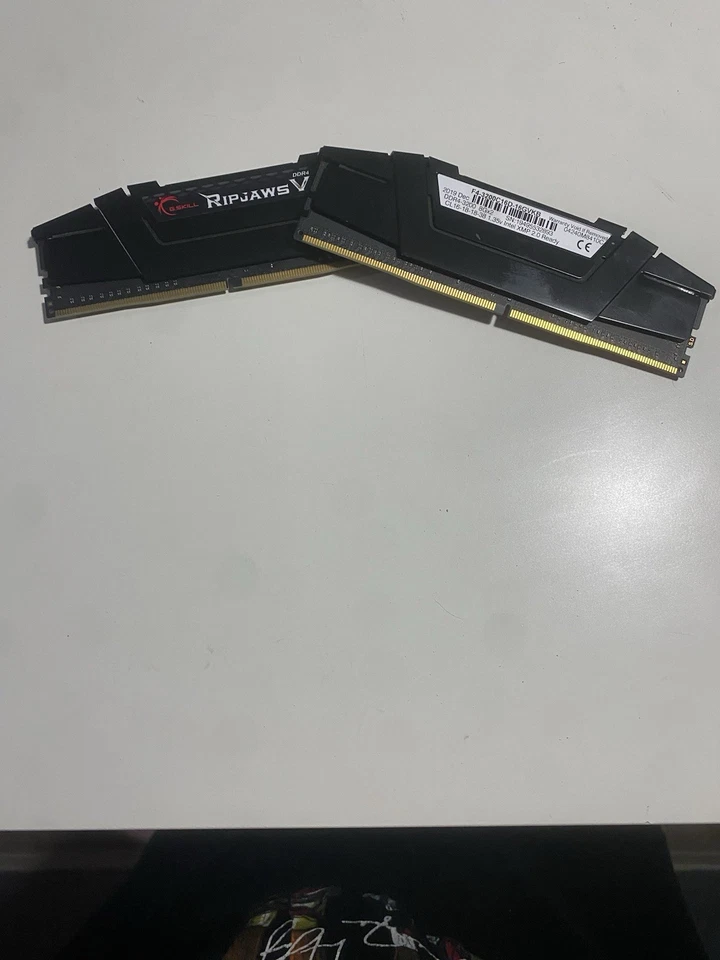 G.Skill Ripjaws V Series 8GB (2x4GB) DDR4 Ram 3200MHz F4-3200C16D-8GVKB - Image 1 of 2