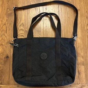 Kipling Live. Borsa media nera chiara con ciondolo - Foto 1 di 8