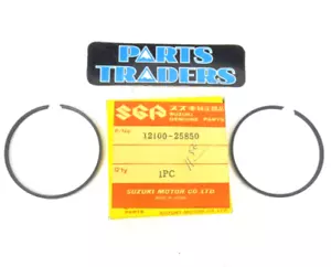 Anillo de pistón genuino Suzuki NOS (juego de 2) 0,50 GT185 TC100 TS100 RM80 DS80 - Imagen 1 de 1