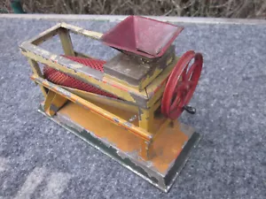 antikes Antriebsmodell f. Dampfmaschine, Rüttelsieb/Sortiermaschine Bing Doll ? - Bild 1 von 20