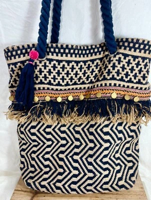 Bolso de Mano/Bolso de Hombro C&C California Tejido Yute Borla Azul Marino/Marfil Multi Bohemio Foto 1 de 4