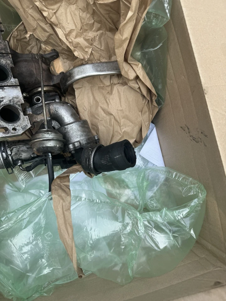 Volkswagen CC 2009-2012 2,0 L turbo colector de escape con turbocompresor Foto 1 de 4