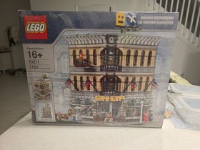 LEGO Creator Expert: Grand Emporium (10211)