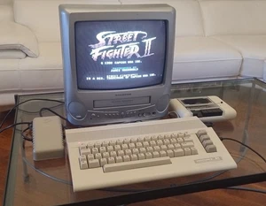 Computer Commodore 64 C64 C64C con alimentatore, registratore e cavi, TESTATO - Foto 1 di 16