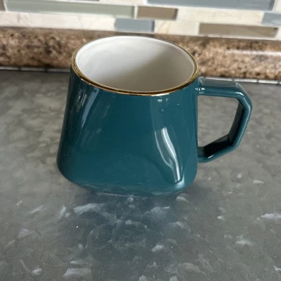 Taza verde en forma de figura de gres Target con umbral de borde dorado 14 oz Foto 1 de 4