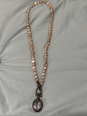 Collar de madreperla rosa de 16 pulgadas con cierre de palanca de ley y amatista Foto 1 de 4