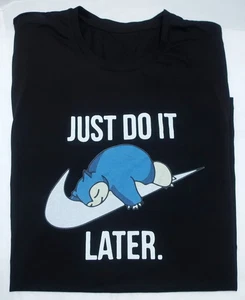 Pokemon Snorlax Schwarz Unisex T-Shirt "Nike Just Do It Later" - Größe 3X Neu in OVP - Bild 1 von 2