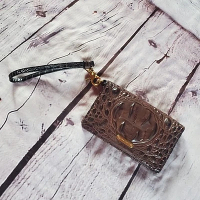 Brahmin Debra Muñequera OS Pecan Melbourne Cuero Repujado Billetera Bolso sin asas Foto 1 de 4