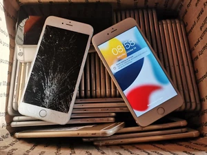 Lot of 2 Mix Apple iPods/iPhones for Scrap, Parts or Gold | iPhone 6 - iPhone 12 - Picture 1 of 1
