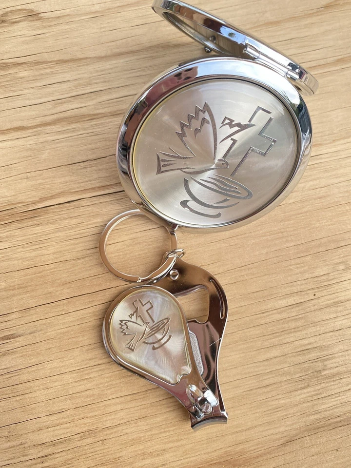 24 RECUERDOS PARA BAUTIZO/FAVOR BAUTISMO 12 LLAVERO 12 ESPEJOS niño/niña Foto 1 de 4