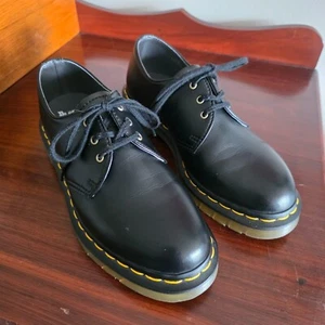 Doc Dr. Martens Oxford Black Shoes Unisex Vegan Leather VG+ Cond. Size 6/5 W/M - Picture 1 of 9