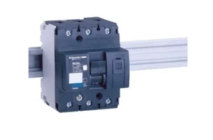 Schneider Electric 18803 NG125 Interruttore automatico NG125L 3P 32A curva a C nuovissimo - Foto 1 di 1