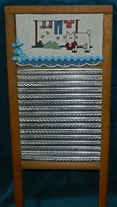 SÜSSES KLEINES WASCHBRETT AUS HOLZ UND METALL!! MIT KREUZSTICH! - Bild 1 von 3