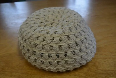 VINTAGE 1960s WHITE WOMANS HAT - Image 1 of 4