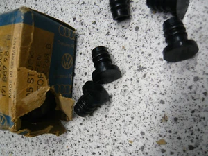    Original Golf1 Volkswagen Scirocco, 1x tapón de cojinete, porta sombreros, 171867783B - Imagen 1 de 1