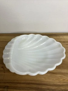 White Milk Glass Shell Trinket Dish Tray Ashtray Vintage Sea Shell Ring Soap - Picture 1 of 4