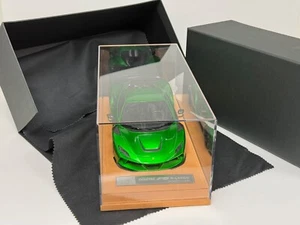 Ferrari F8 Novitec 1/18 in verde metallizzato su base scamosciata marrone 99 pezzi SE1040 - Foto 1 di 8