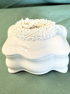 Vtg. Dorothy Okumoto Hawaii Porcelain Box with Lei On Lid - Picture 1 of 6