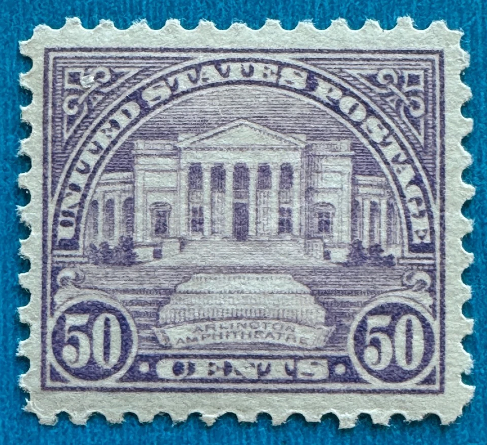 US Stamp Scott 570 50c Arlington Amphitheatre Issue 1922 M/VLH - Image 1 of 3