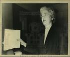 1953 Press Photo Dorothy Douglas holds statement at House Un-American Committee.
