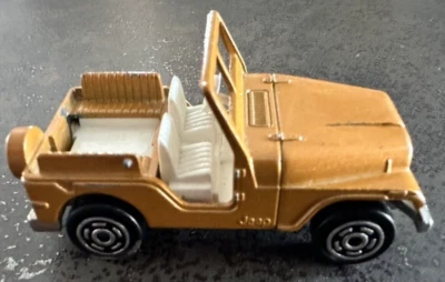 Majorette n°268, Jeep marron , 1/54e - Photo 1/3