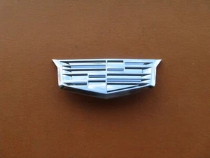 20-24 CADILLAC XT6 RIGHT PASSENGER SIDE FENDER EMBLEM LOGO BADGE SIGN RH A37442 - Bild 1 von 3