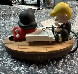 Hallmark Peanuts Shroeder and Lucy Christmas Ornament Magic Musical 1996 Piano - Picture 1 of 12
