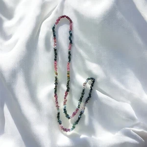 Multi Turmalin ungeschliffen poliert echter Edelstein Chip Perlen Halskette Strang 34 Zoll - Bild 1 von 2