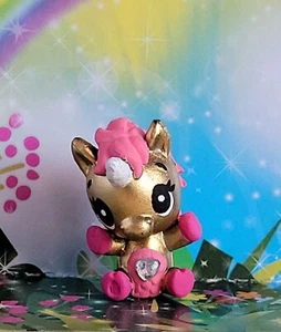 Hatchimals Sammlerstücke - NEULACK Gloden Unikeet mit Herz Edelstein Einhorn pink - Bild 1 von 1
