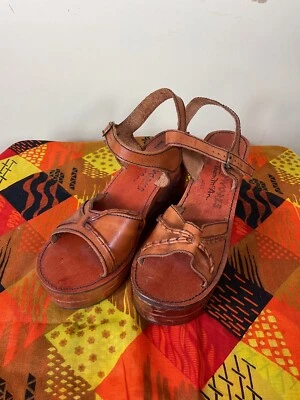 Sandalias de tacón de plataforma de madera vintage años 70 8 de cuero Hippie Cher discoteca Foto 1 de 4
