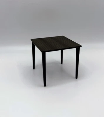Mesa de comedor miniatura a escala 1:24 aspecto madera - plástico, estilo mediados de siglo Foto 1 de 3