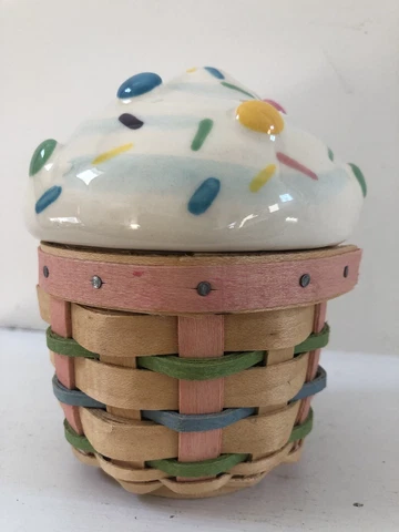 LONGABERGER LITTLE CUPCAKE BASKET, PROTECTOR, LID, COLLECTOR'S CLUB, 2006 Cover